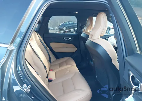 2020 Volvo Xc60 T5 Inscription z USA, uszkodzony, nr VIN YV4102RL4L1468435